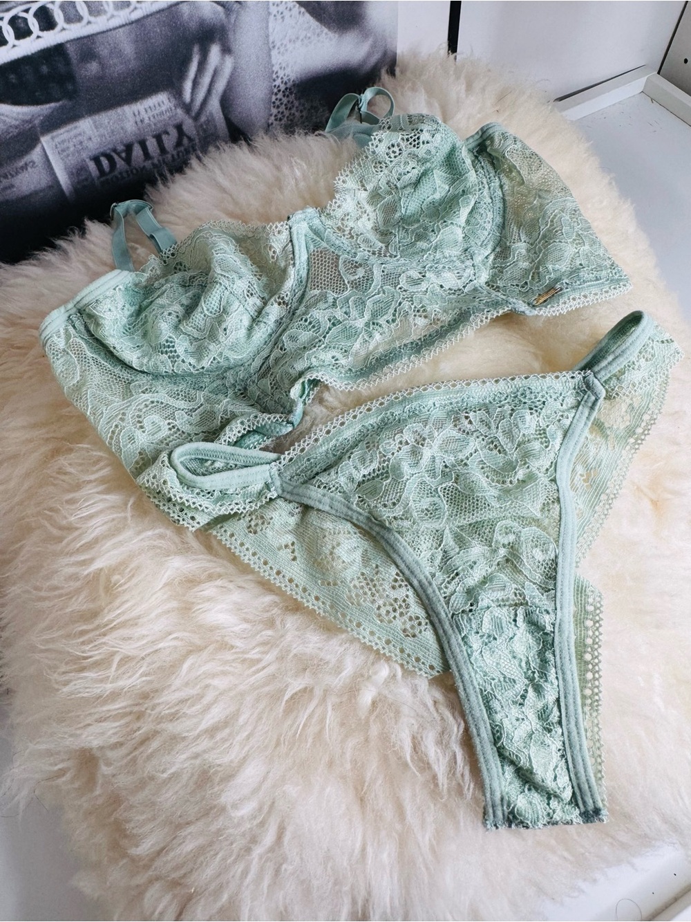 Delicate Lace Bra & Thong Set - Mint Green
